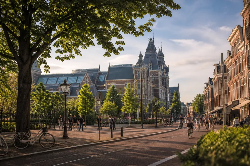 Museum Quarter & De Pijp neighbourhood atmosphere in Amsterdam