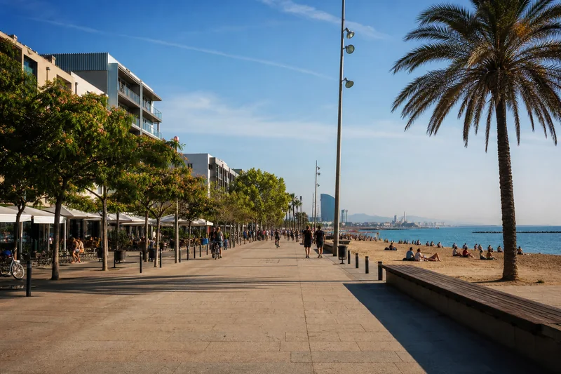 Barceloneta & Poblenou neighbourhood atmosphere in Barcelona