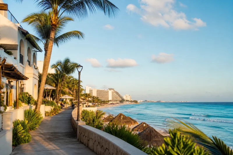 Cancun Hotel Zone neighbourhood atmosphere in Cancun