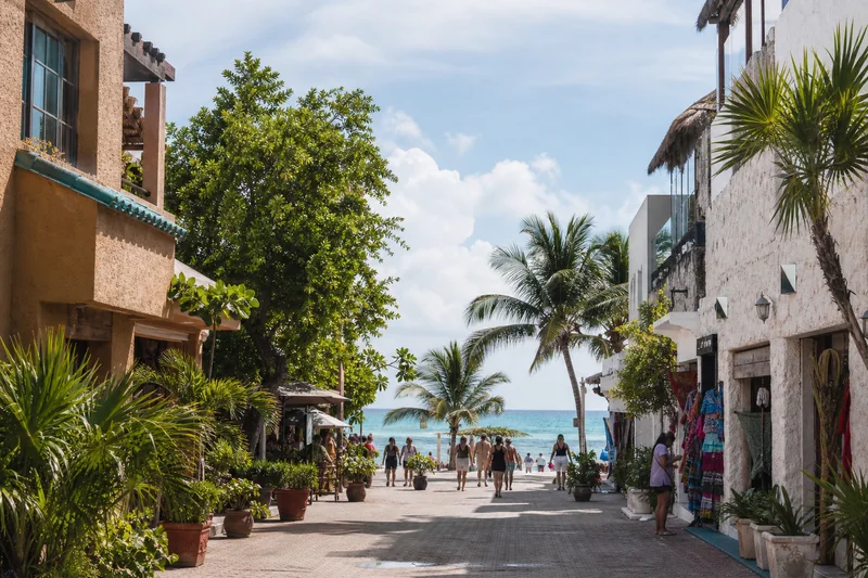 Riviera Maya & Playa del Carmen neighbourhood atmosphere in Cancun