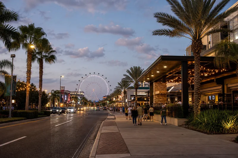 International Drive neighbourhood atmosphere in Orlando