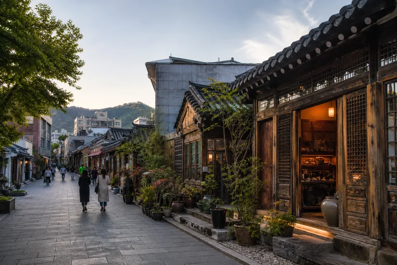 Insadong & Jongno neighbourhood atmosphere in Seoul