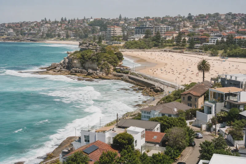 Bondi, Coogee & Manly neighbourhood atmosphere in Sydney