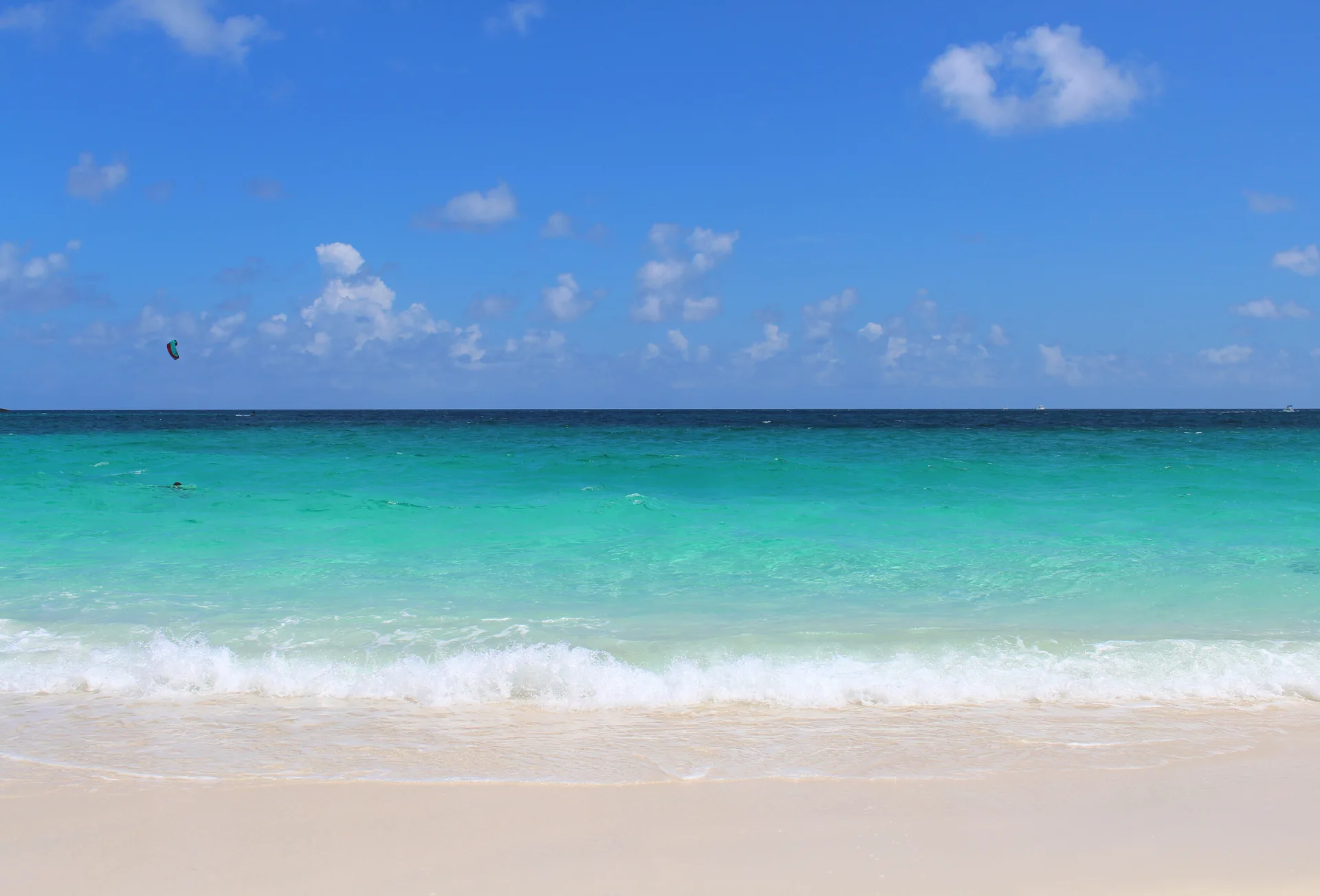 Turquoise water and white sand at Cabbage Beach on Paradise Island, Bahamas